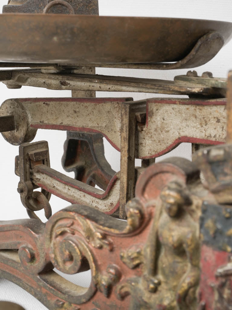 Elegant Parisian fruit market scale