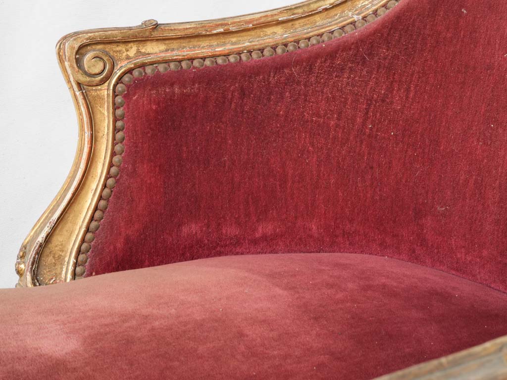 Sinuous curved elegant daybed