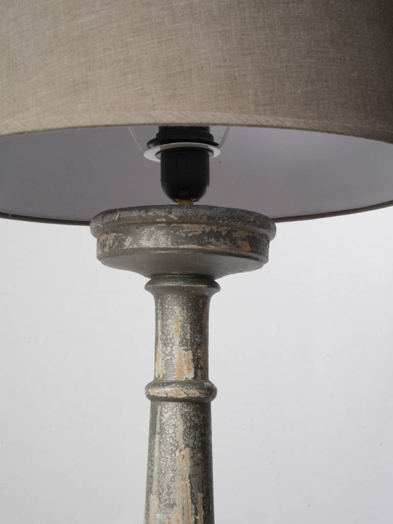 Architectural presence accent lamp
