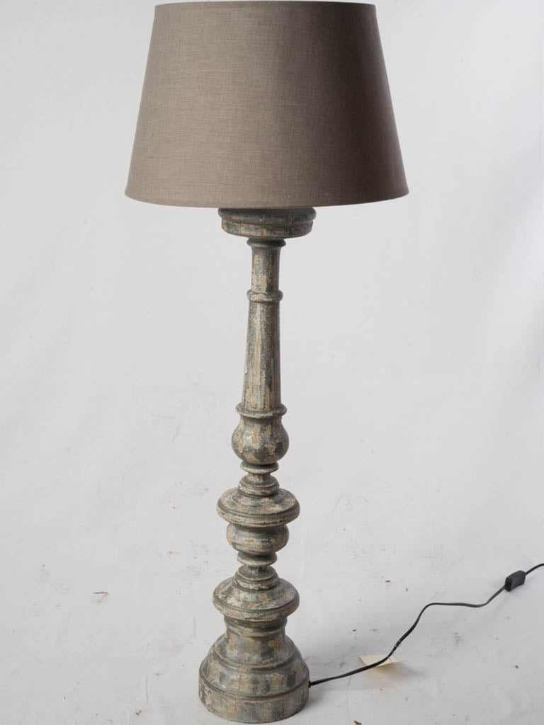 Relaxed elegance floor lamp
