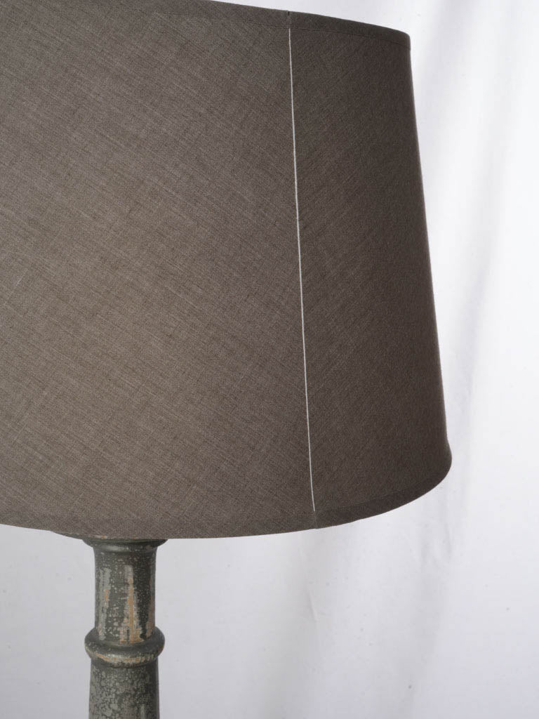 Textured wooden column lamp