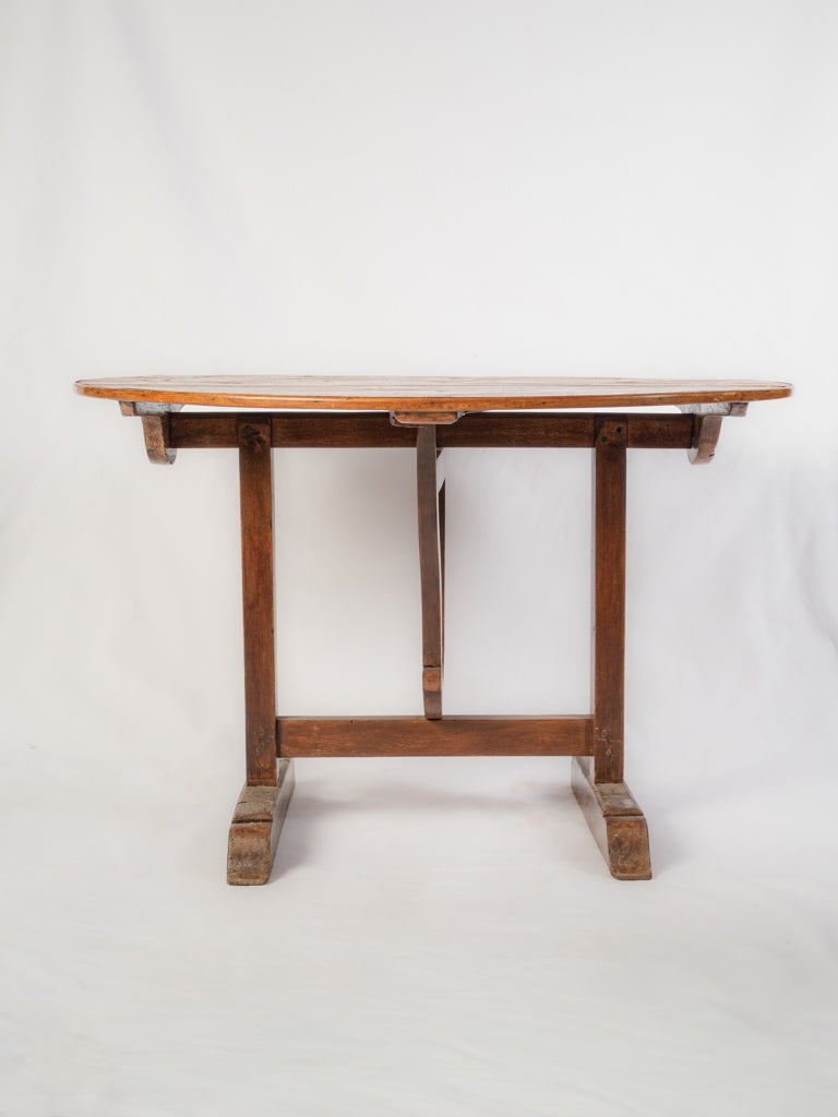 Decorative detail fir table