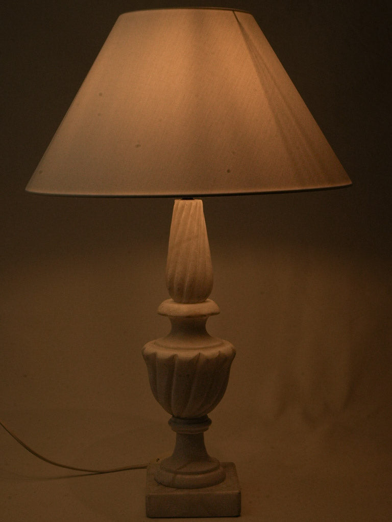 Versatile alabaster lamp with shade