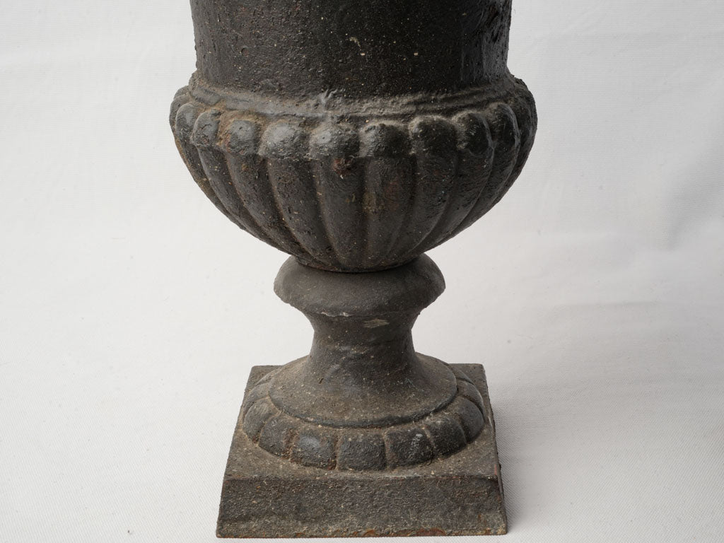 Refined silhouette French-style urns