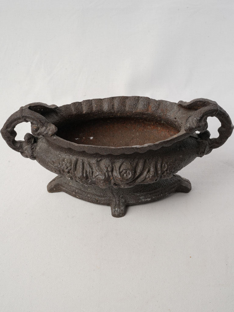 Simple refined planter  
