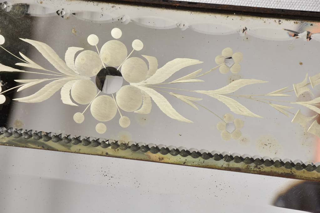 Exceptional Venetian mirror with complete frame