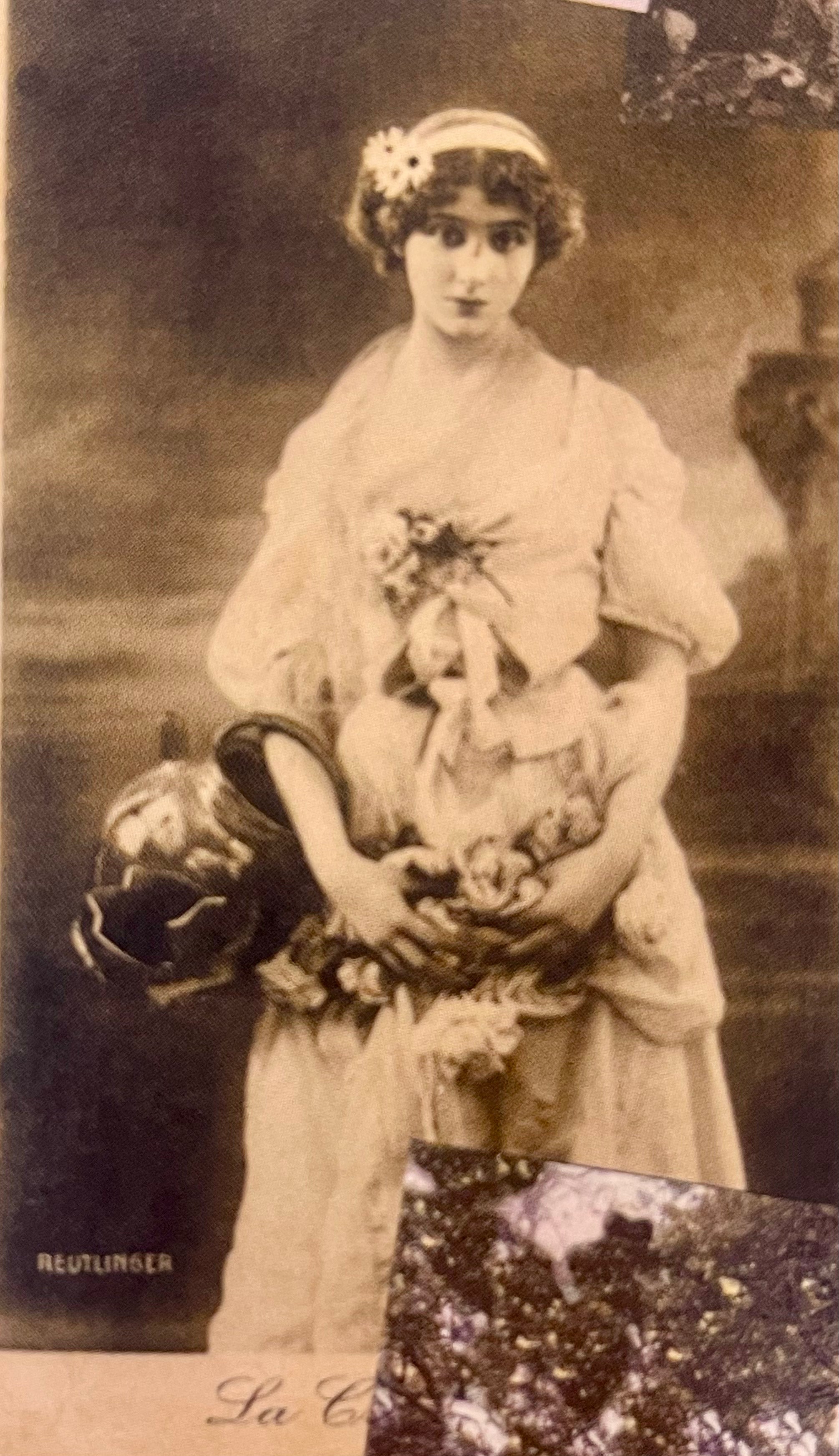 Closed-top ochre kanti container