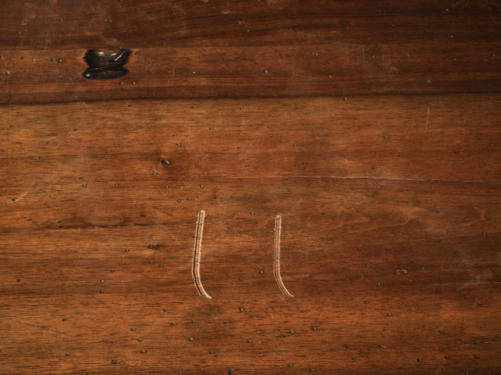 Classic hoof feet commode