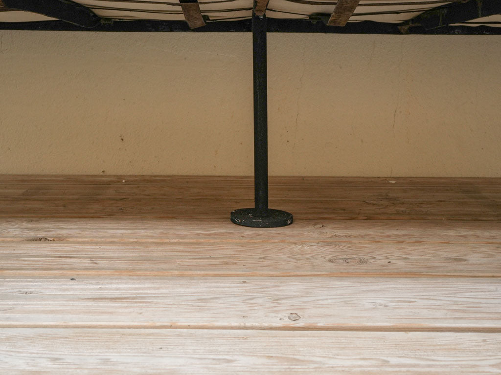 Contemporary edge vintage daybed