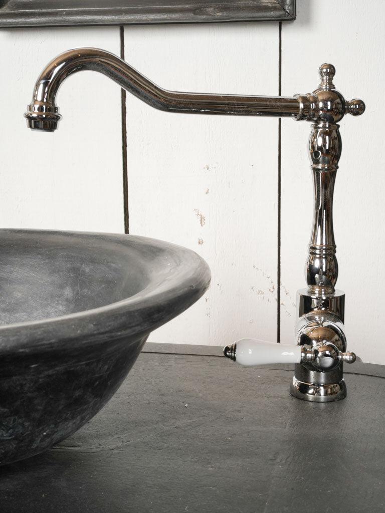 Sleek modern fittings vanity  