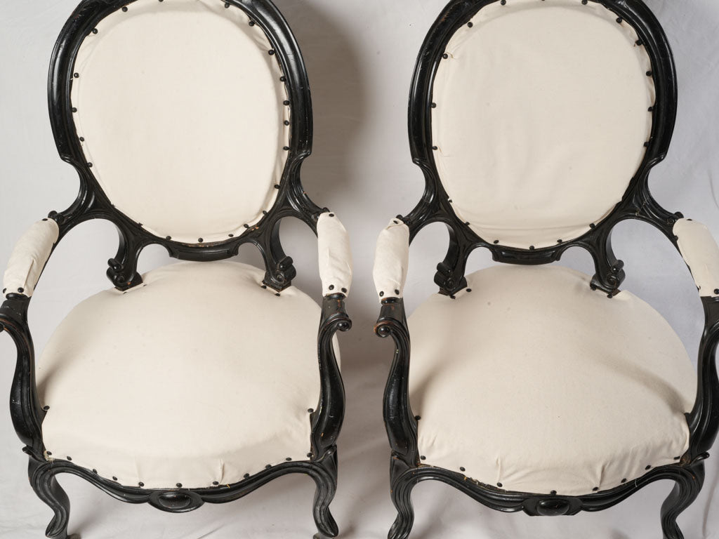 Refined cabriole legs furniture