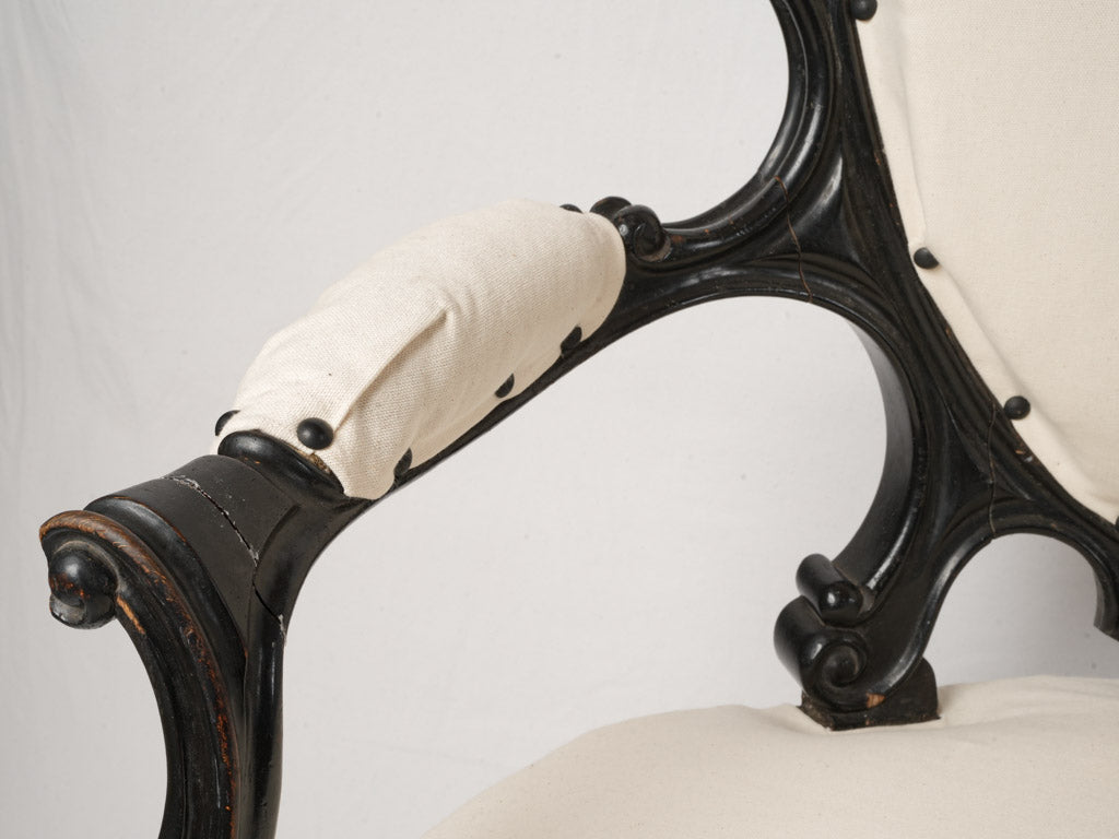 Generous deep seats fauteuils