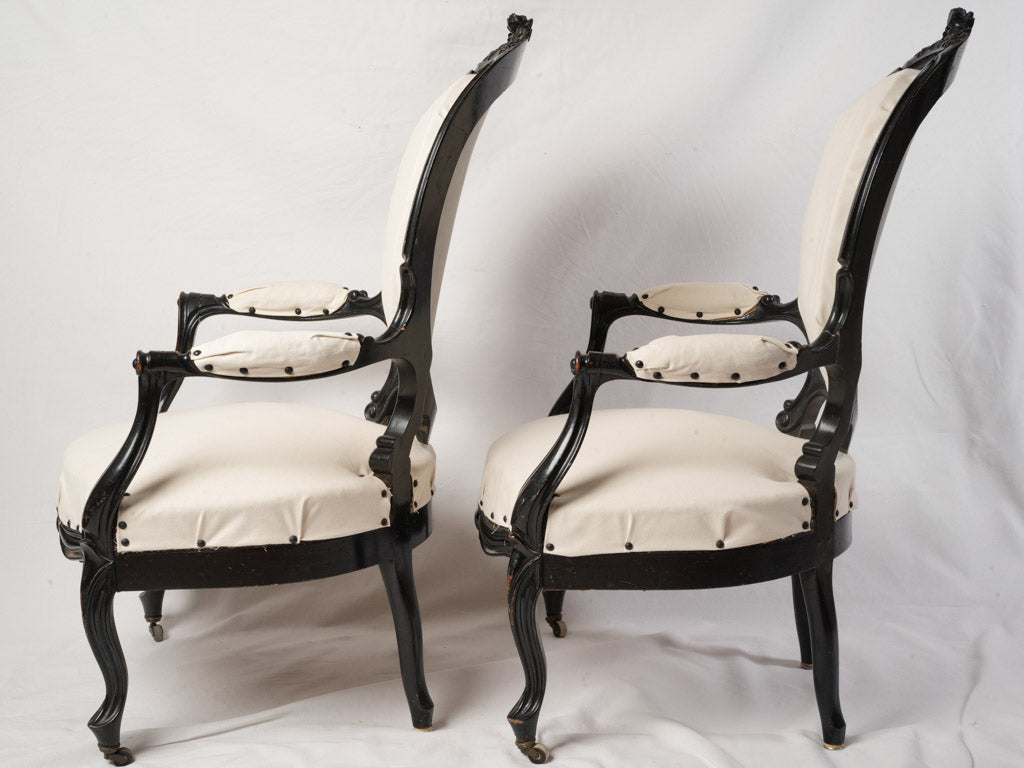 Luxurious scroll arms seating