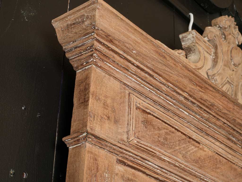 Timeless sculptural mirror piece