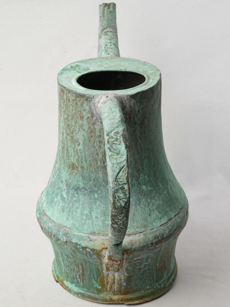 Bold shape verdigris accent decorator  