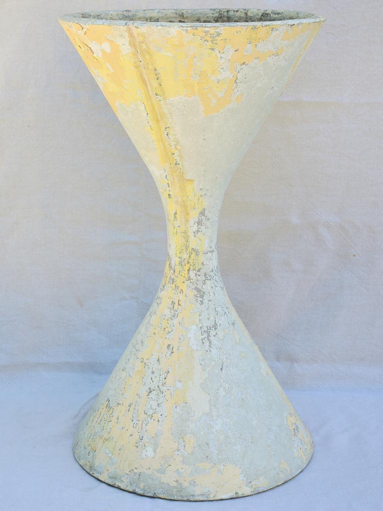 Mid century Willy Guhl 'diabolo' garden planter 31½"