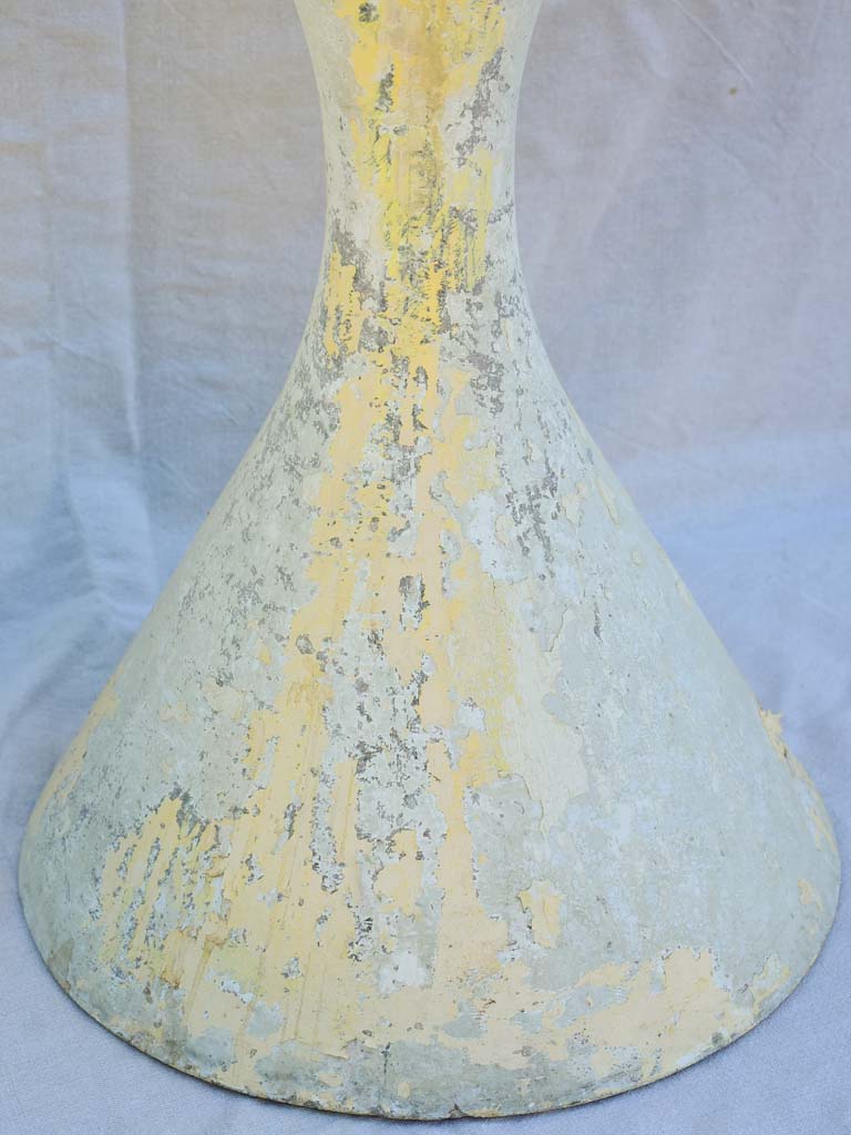 Mid century Willy Guhl 'diabolo' garden planter 31½"