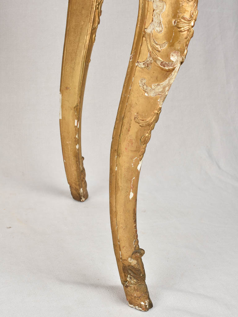 Regency table with elegant Diapering features