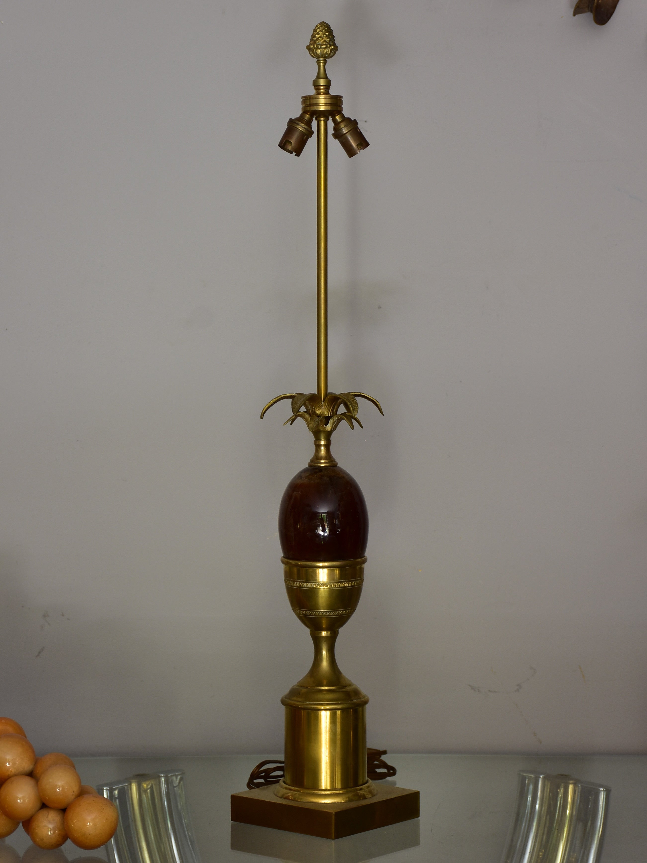 Maison Charles egg / pineapple table lamp stand