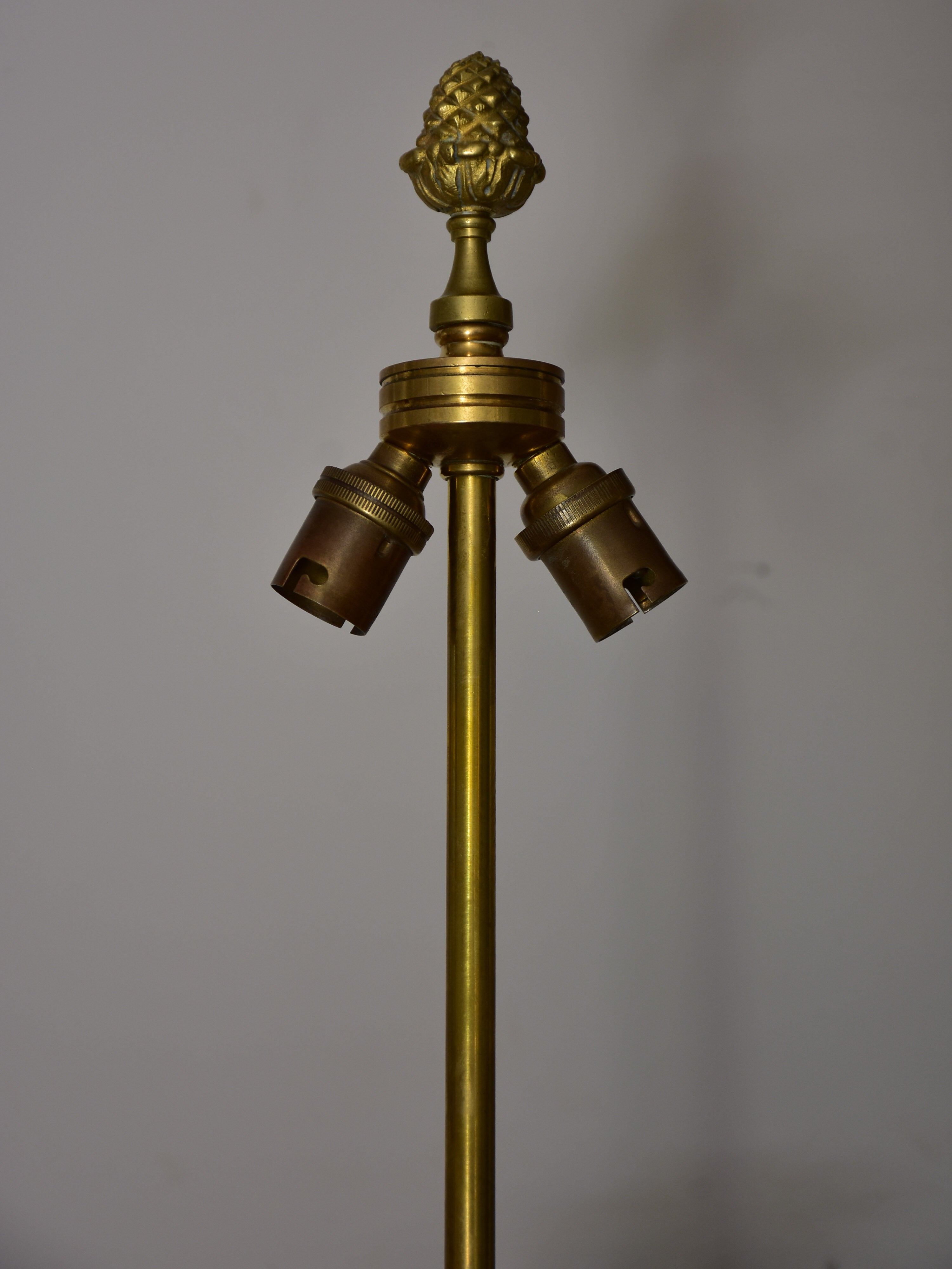 Maison Charles egg / pineapple table lamp stand