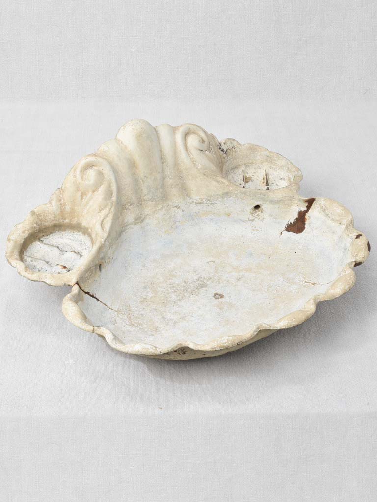 Cast iron shell shaped basin - 19th century - 17¼"