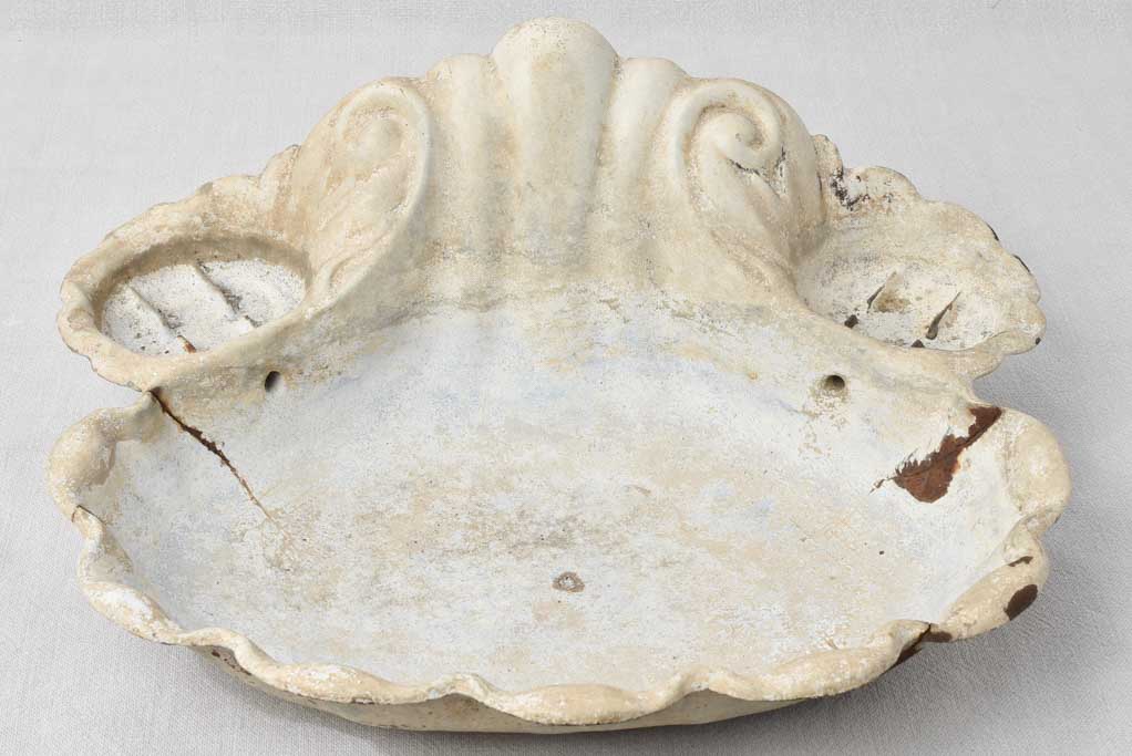 Cast iron shell shaped basin - 19th century - 17¼"