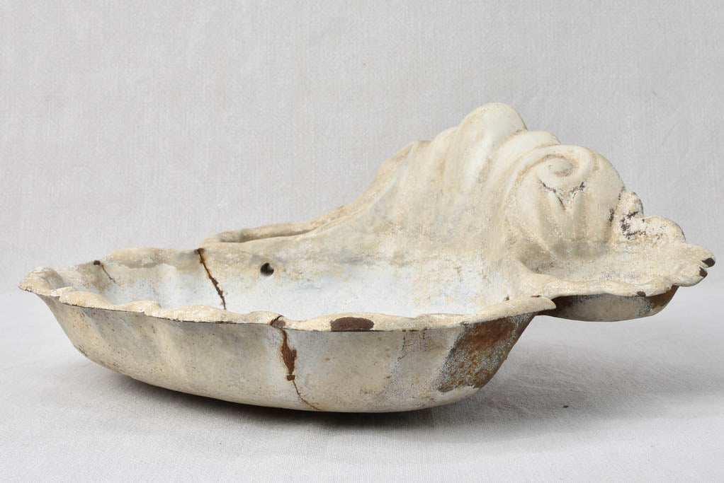 Cast iron shell shaped basin - 19th century - 17¼"