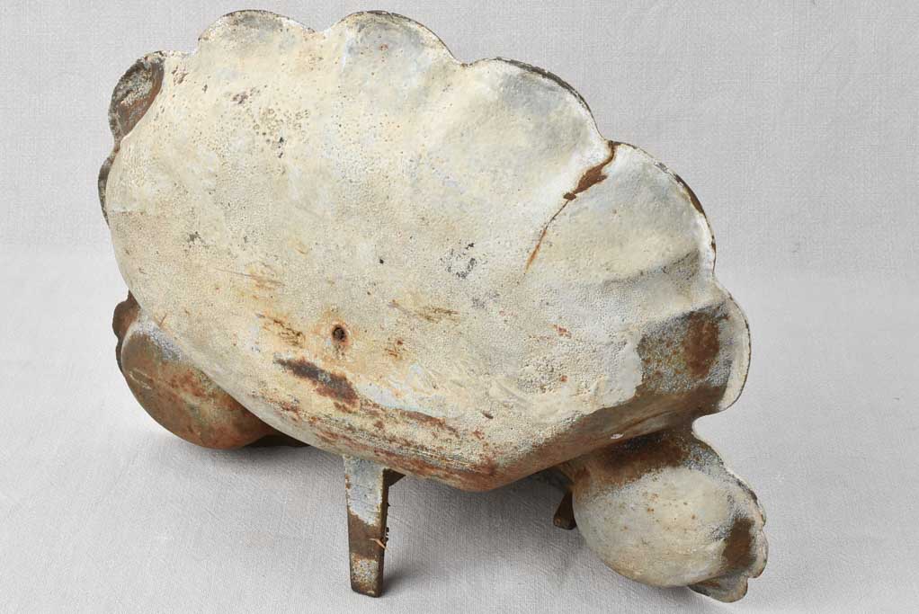 Cast iron shell shaped basin - 19th century - 17¼"