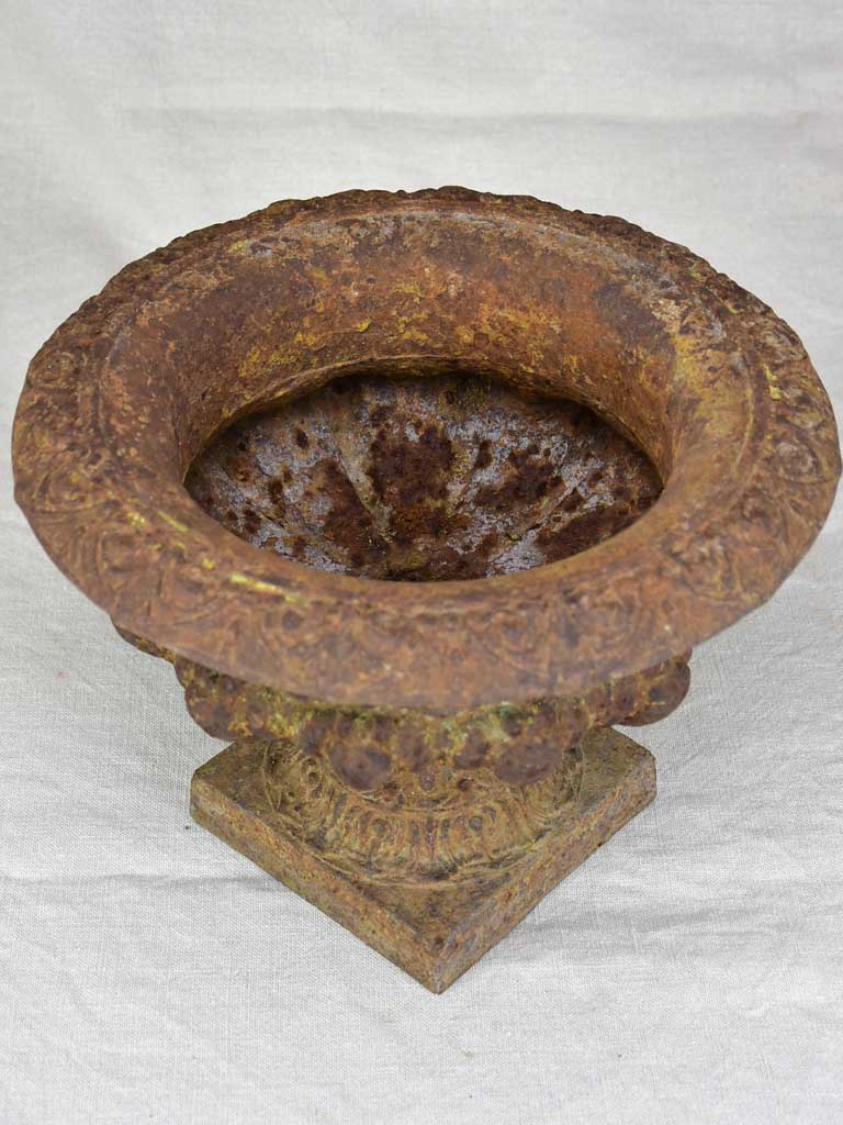 Nineteenth Century cast iron Medici urn 9½"