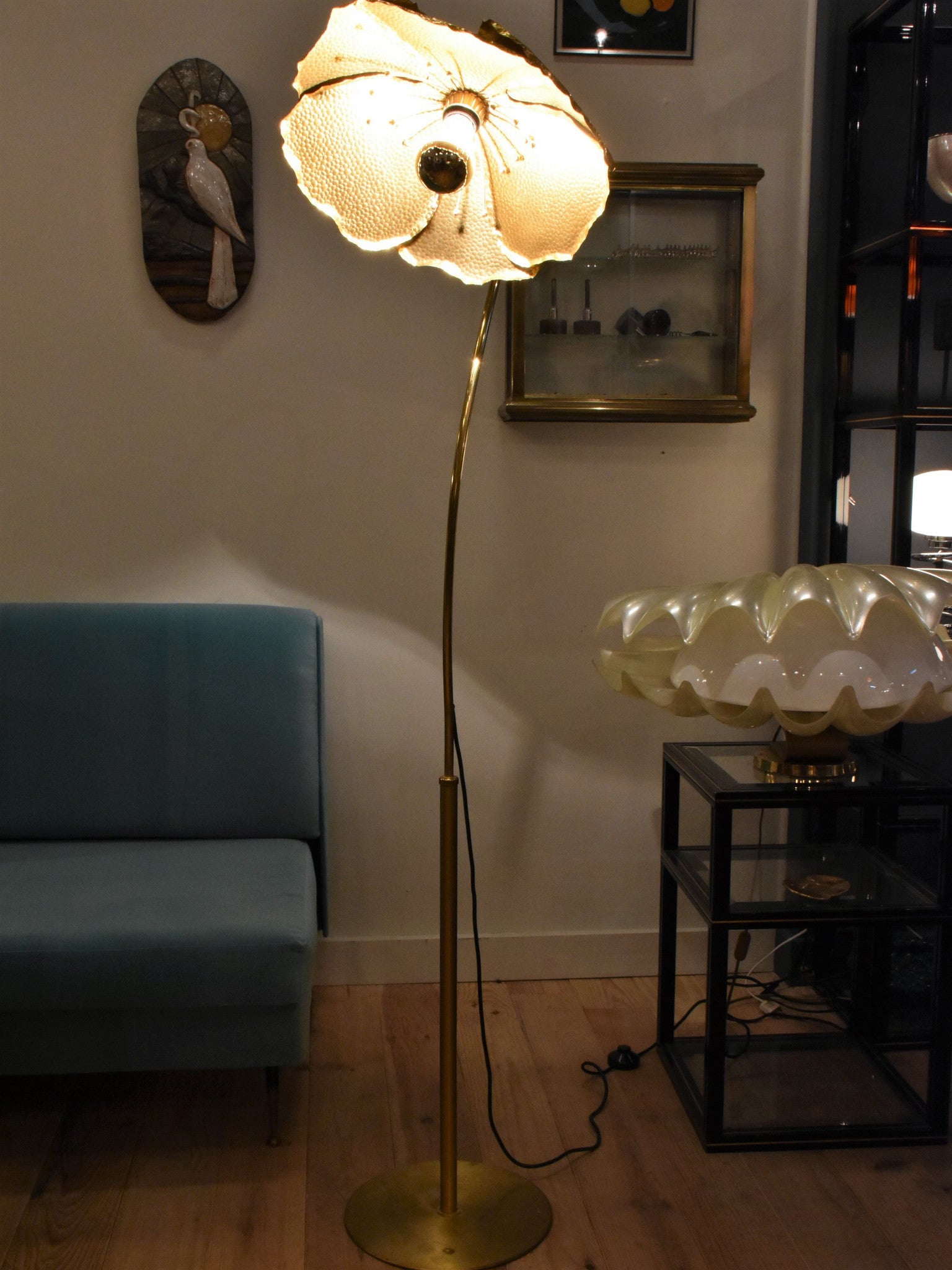 Gold poppy floor lamp – single flower
