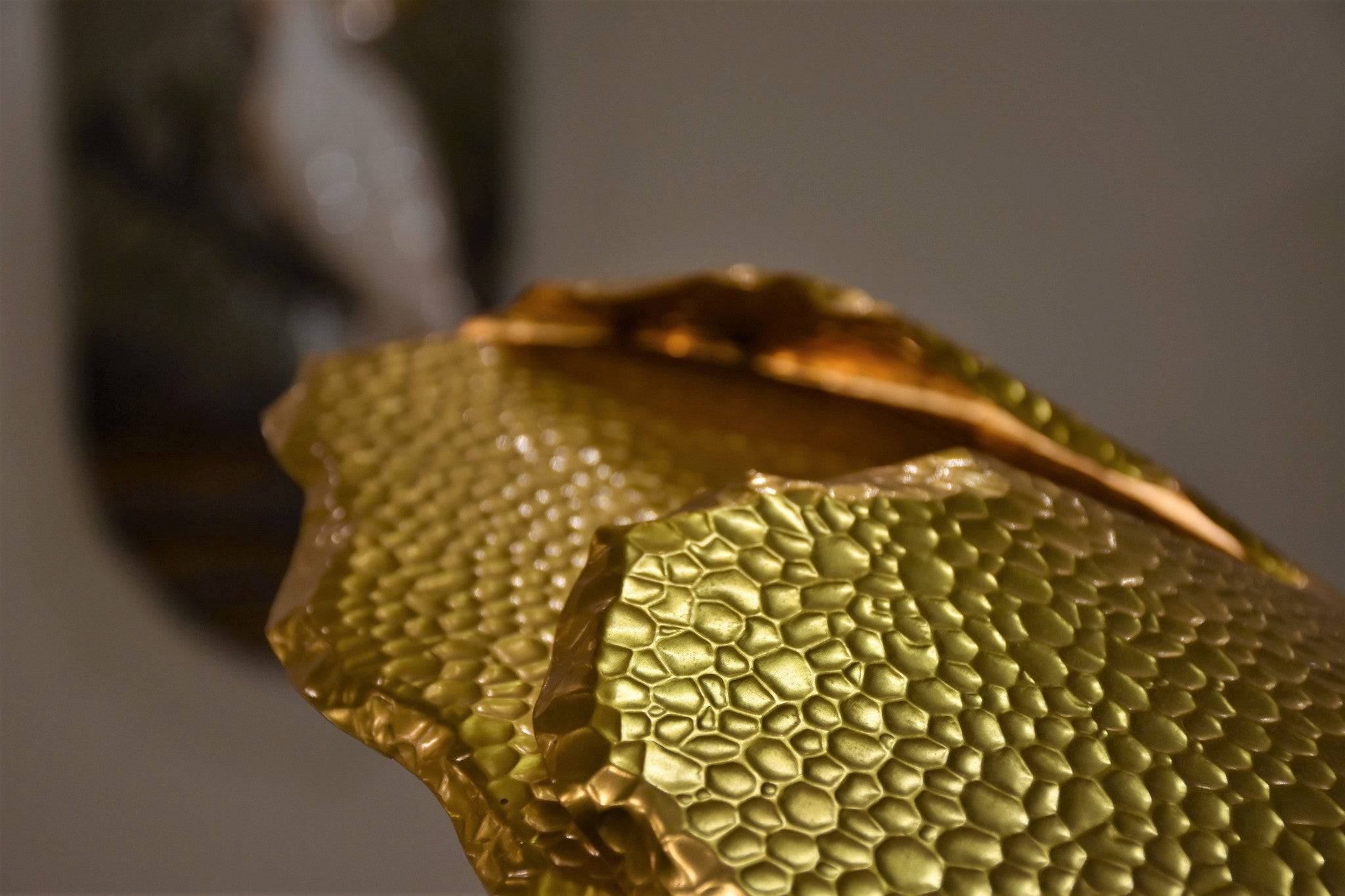 Gold poppy floor lamp – single flower