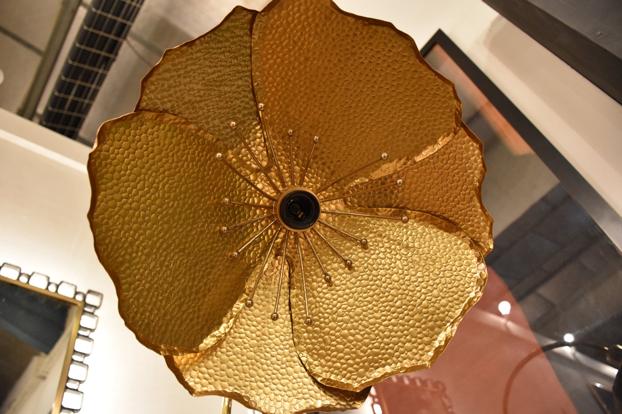 Gold poppy floor lamp – single flower
