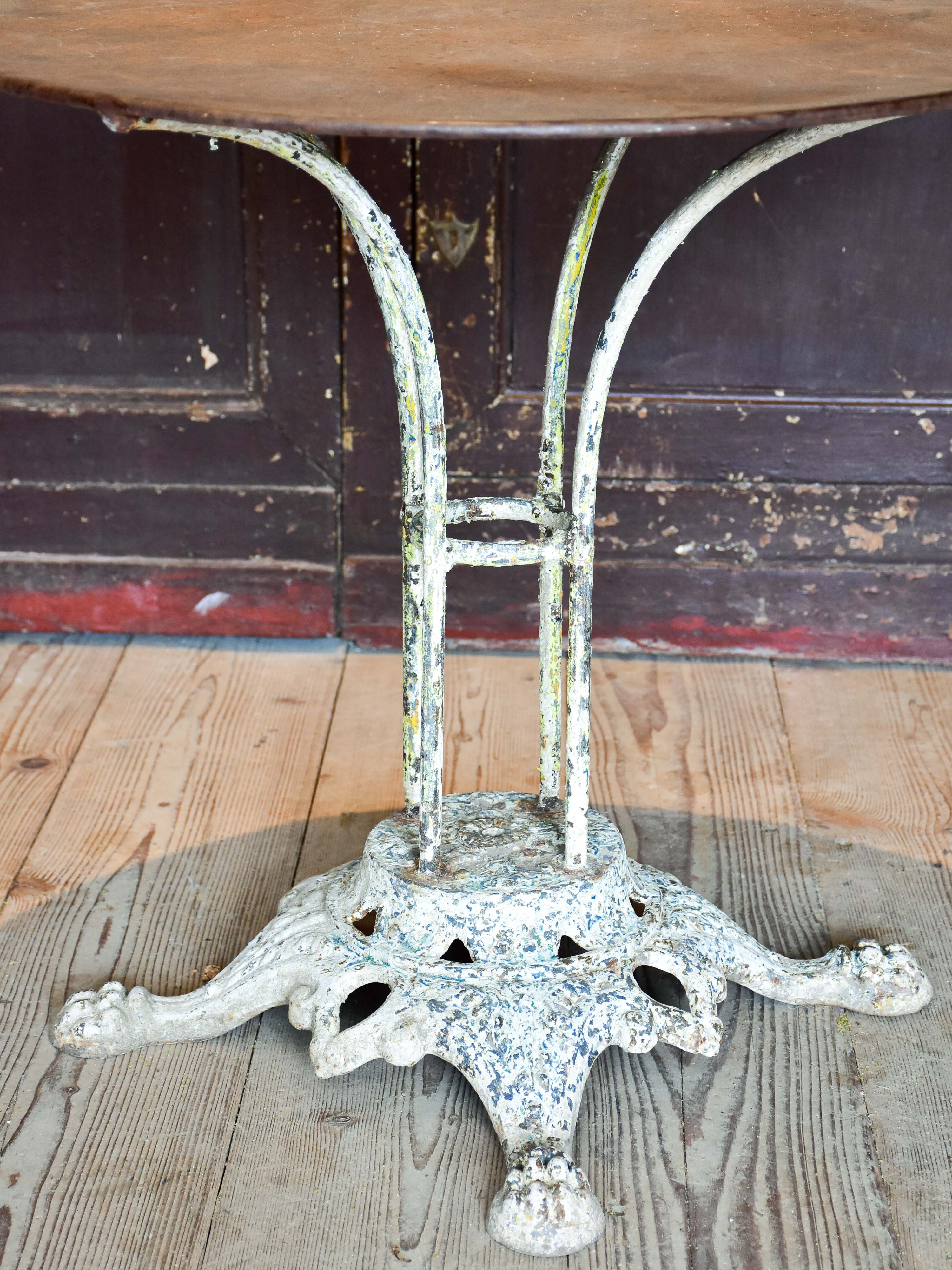 Early 20th century French garden table with claw feet