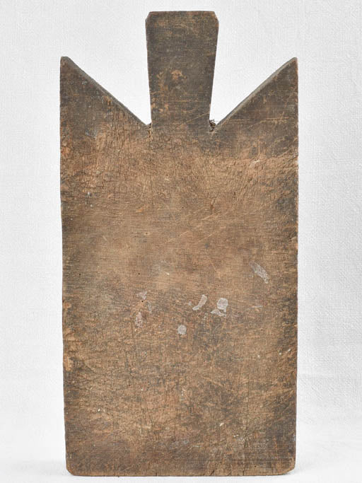Antique French cutting board w/ pointy shoulders 17¾" x 9"