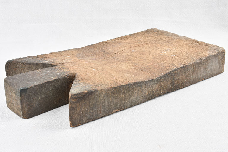 Antique French cutting board w/ pointy shoulders 17¾" x 9"