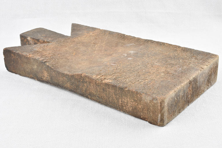 Antique French cutting board w/ pointy shoulders 17¾" x 9"