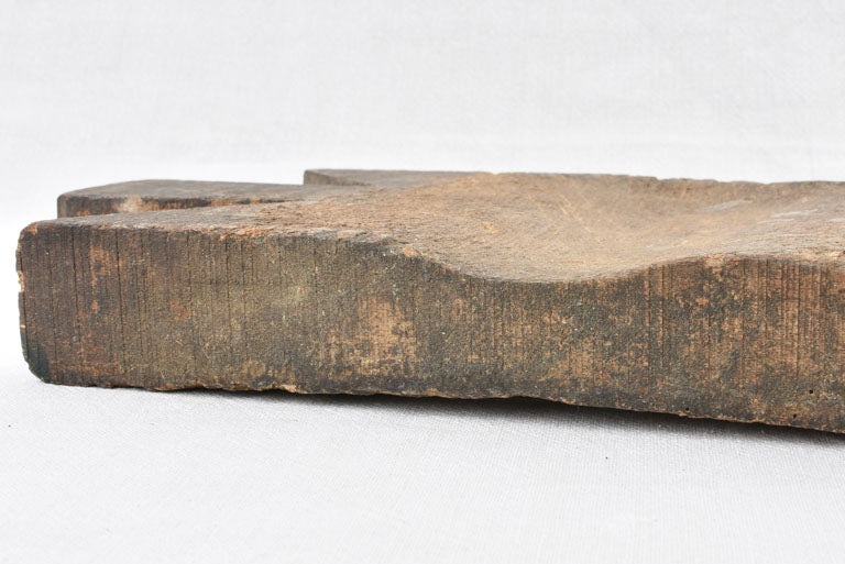 Antique French cutting board w/ pointy shoulders 17¾" x 9"