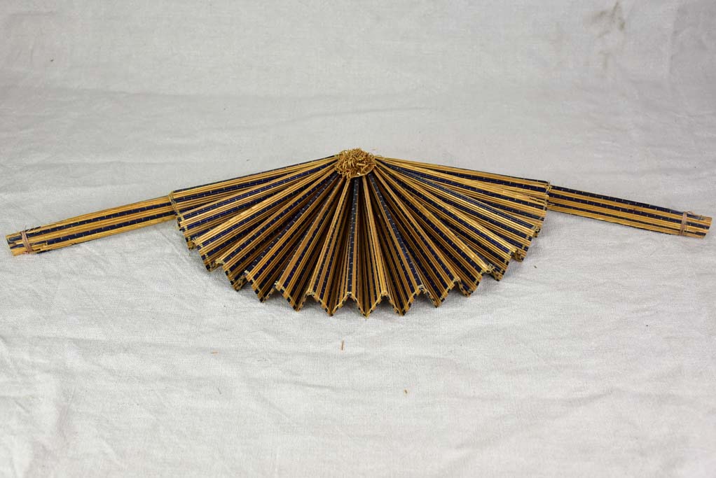 Antique French hand fan - straw