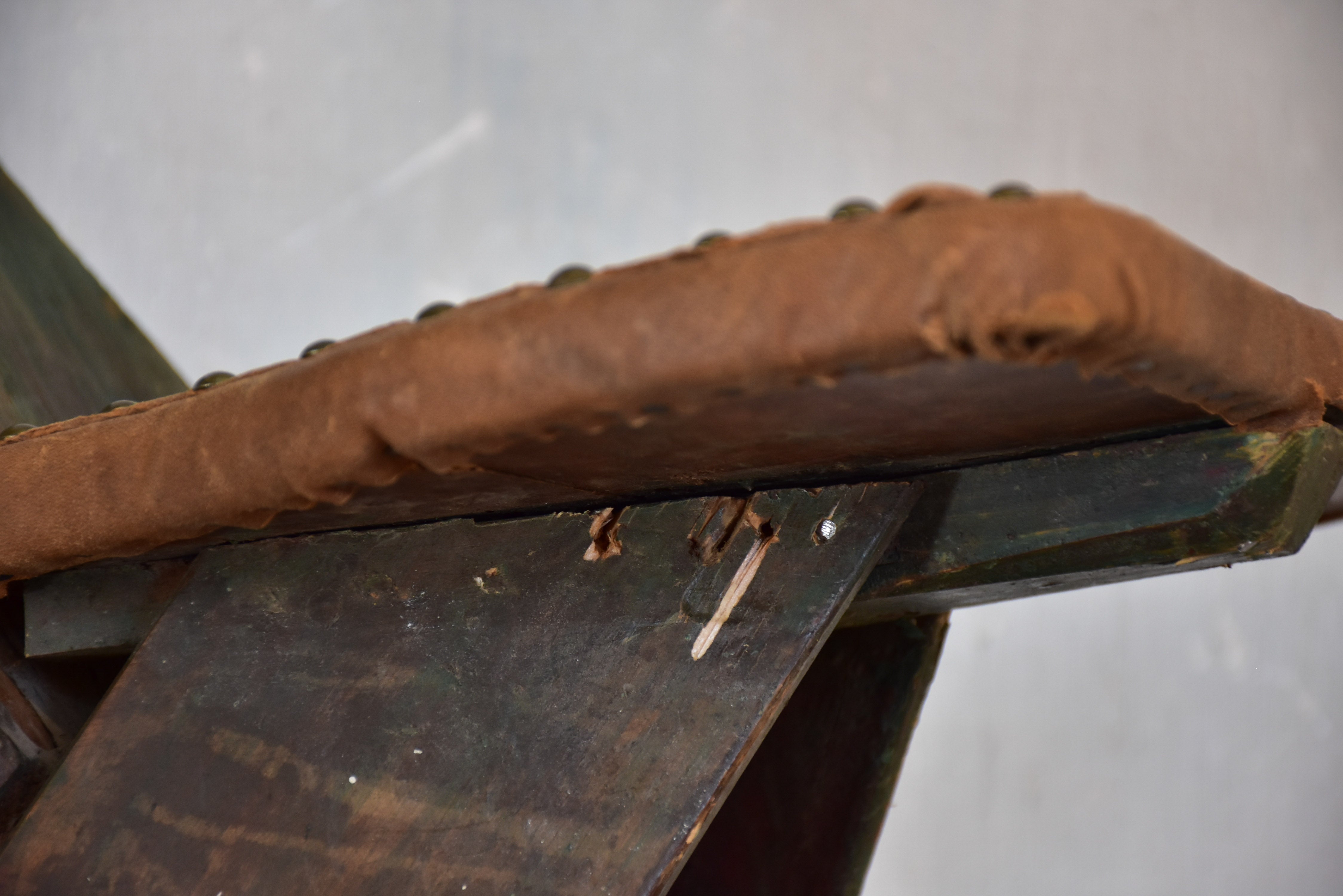 Antique escabelle with leather seat