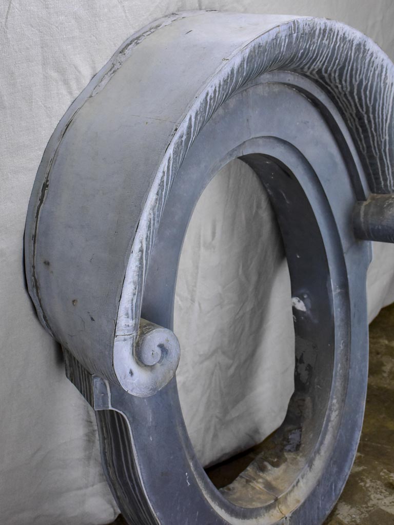 Large 19th Century Oeil de boeuf window frame 35" x 43¼"