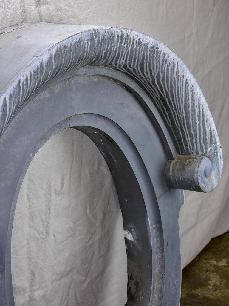 Large 19th Century Oeil de boeuf window frame 35" x 43¼"