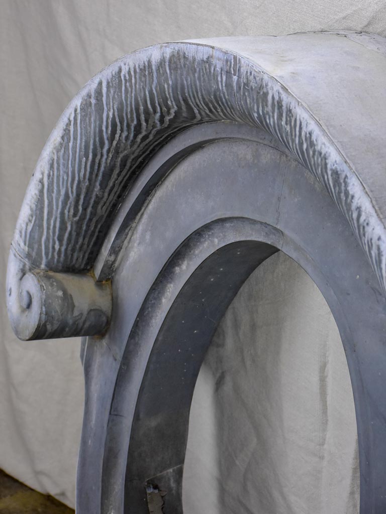 Large 19th Century Oeil de boeuf window frame 35" x 43¼"