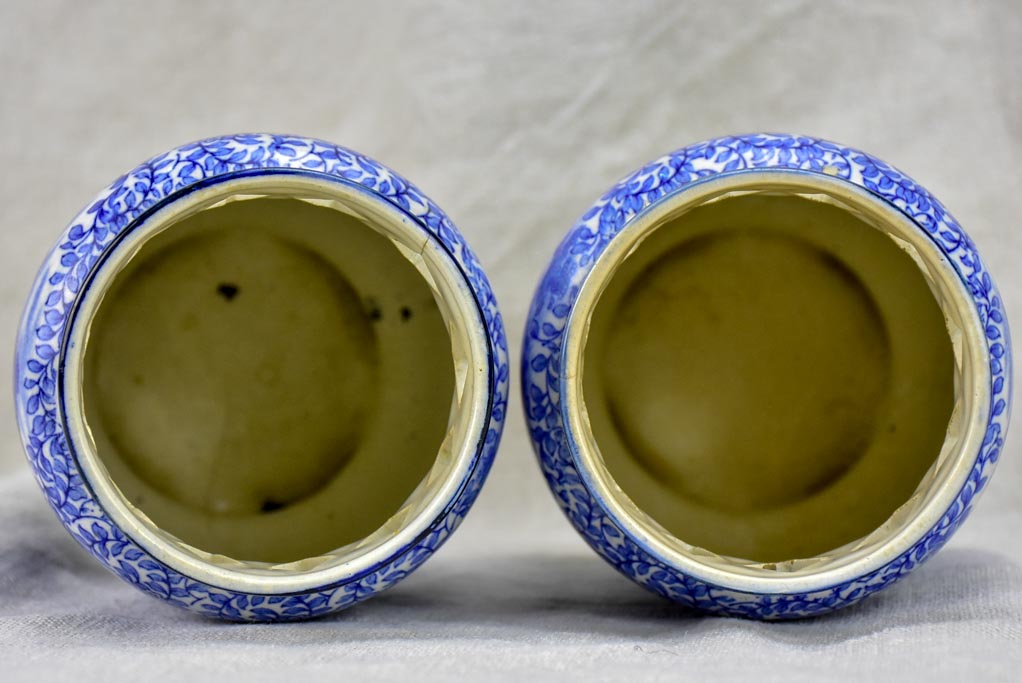Pair of English vases with pretty diamond detail - Fenton