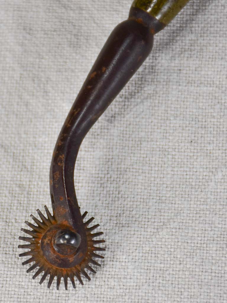 Early 19th century leather worker's pricking wheel