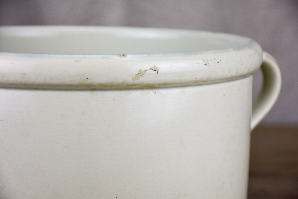 Broad French kitchen bowl / pot with handles 6"
