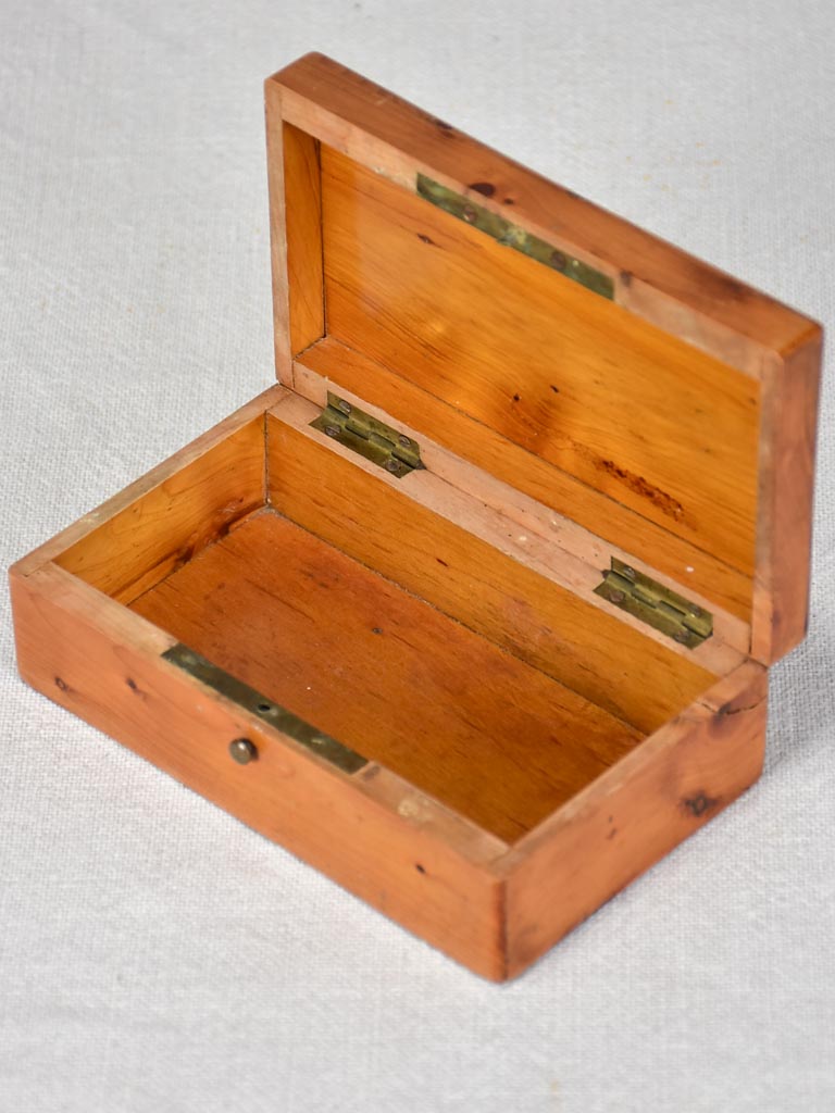 Vintage Fountainebleu keepsake trinket box