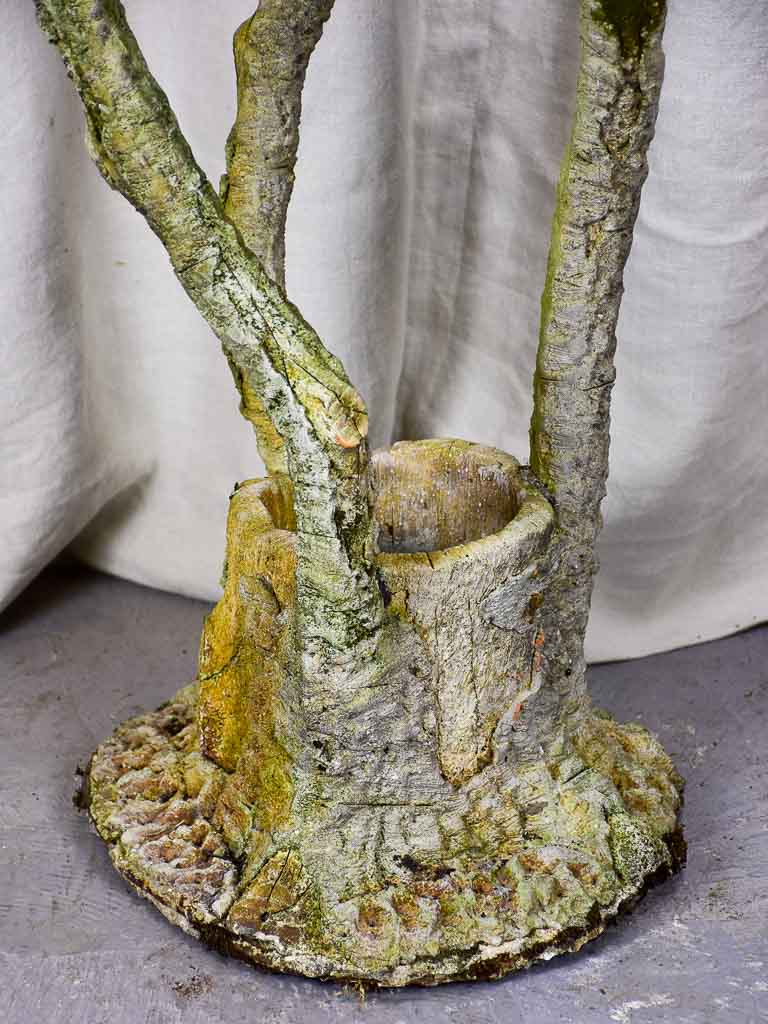 Faux bois garden table with planter