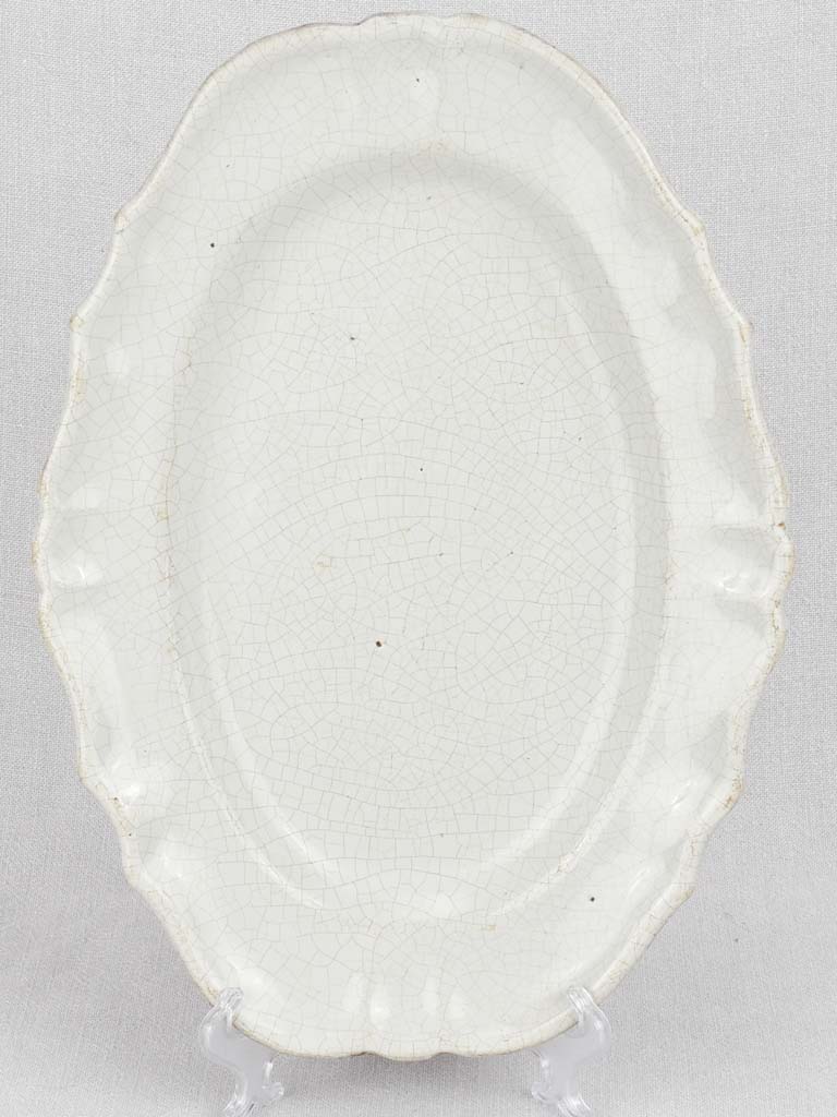 Oval platter, 18th-century, 15" x 10¾"