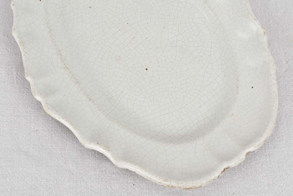 Oval platter, 18th-century, 15" x 10¾"