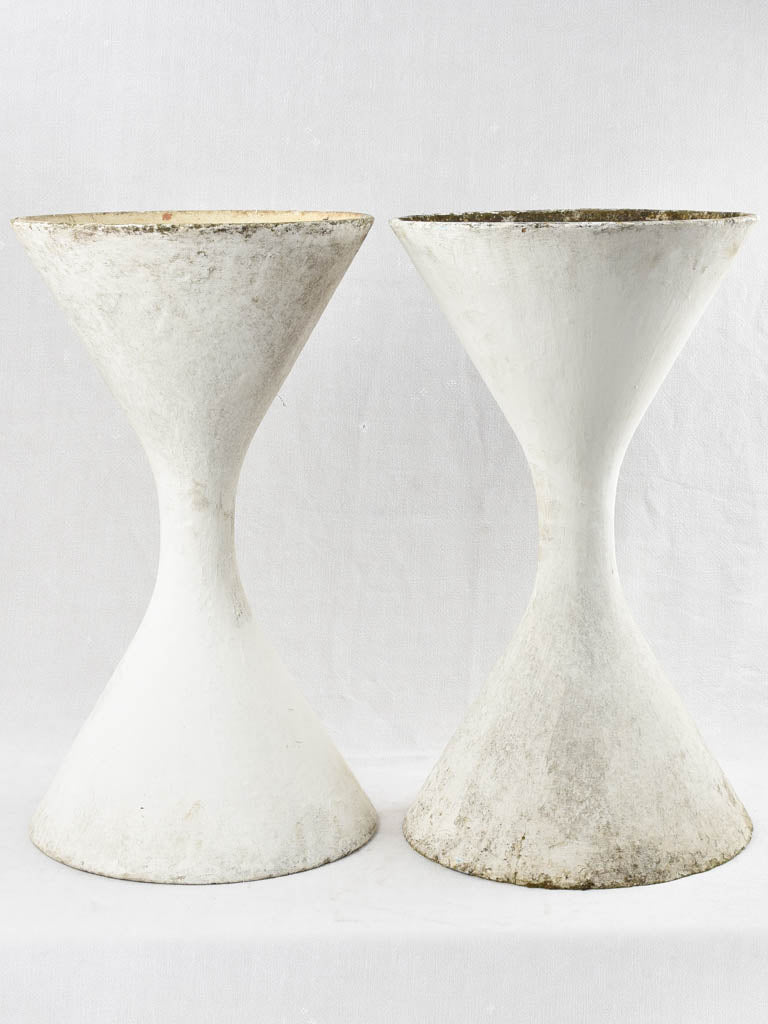 Pair of Willy Guhl diabolo garden planters 25¼"